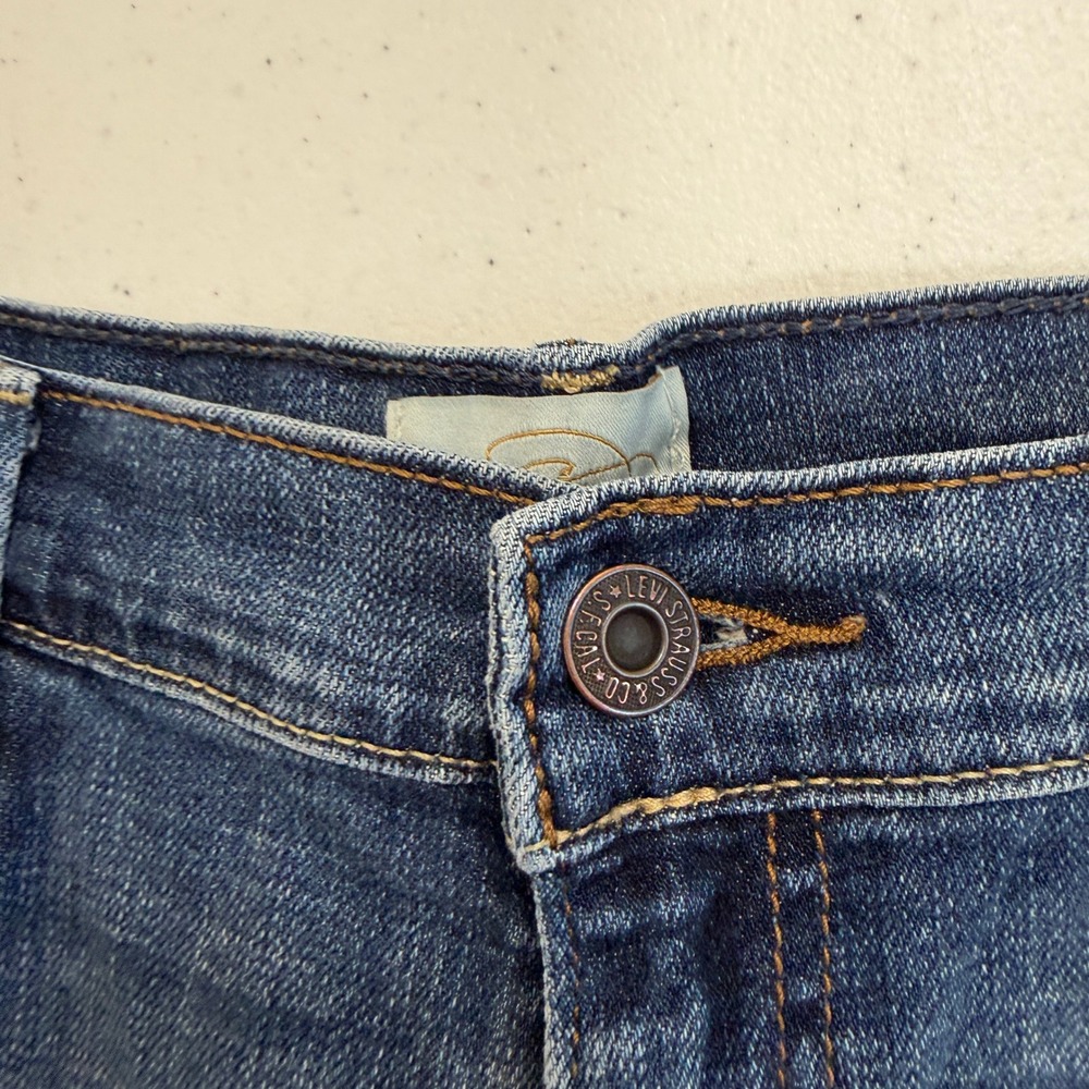 Levis 515 Capri Denim Shorts Womens 12 Medium Wash Blue Raw Hem Cut Off 5889 - Picture 2 of 8